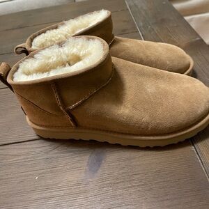UGG Tan Suede Slippers with Cream Lining shearling. New never worn